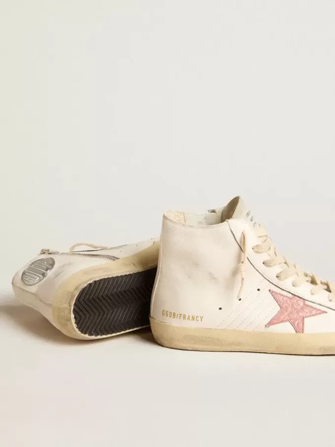 Francy en napa color crema con estrella de piel rosa con estampado de cocodrilo