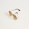 Gafas de sol estilo aviador con montura en oro rosa y lentes color miel