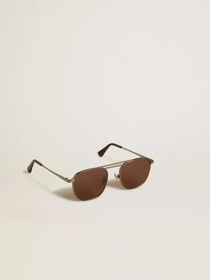 Gafas de sol estilo aviador con montura y lentes negras