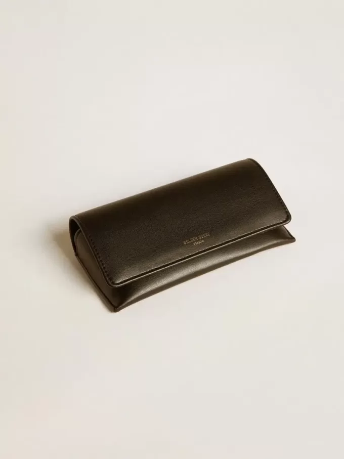 Gafas de sol estilo aviador con montura y lentes negras