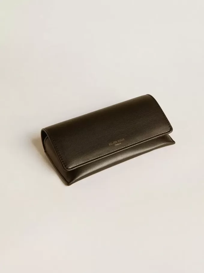 Gafas de sol estilo aviador con montura y lentes negras