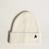 Gorro de algodón blanco roto con estrella negra en contraste Gorro de algodón blanco roto con estrella negra en contraste