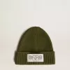 Gorro de algodón verde militar con etiqueta aplicada en la parte delantera