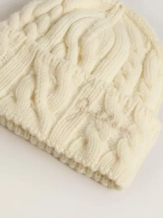 Gorro de lana blanco con bordado