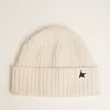 Gorro de lana blanco con estrella negra