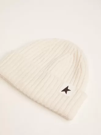 Gorro de lana blanco con estrella negra