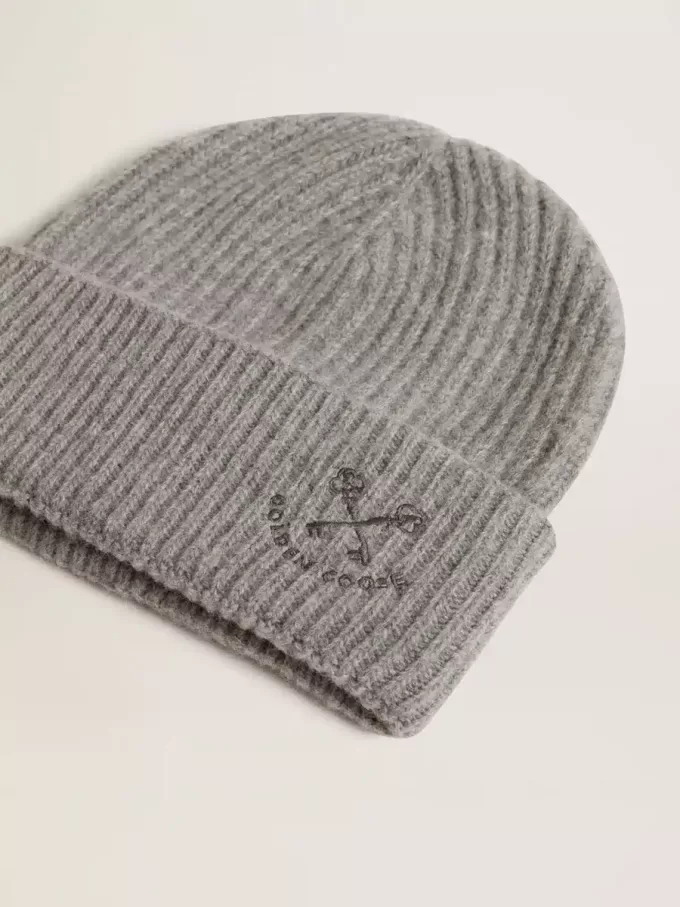 Gorro de lana gris acanalado