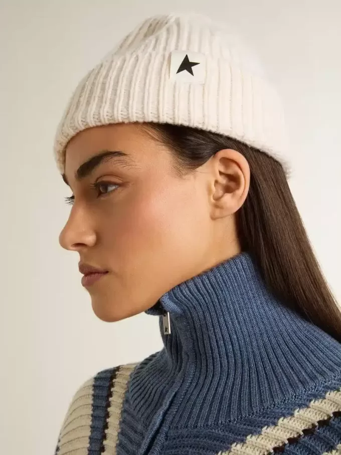 Gorro de lana negro con estrella blanca