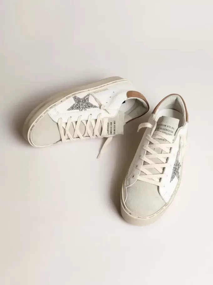 Hi Star para mujer con estrella plateada brillante y lengüeta del talón en nubuck gris paloma