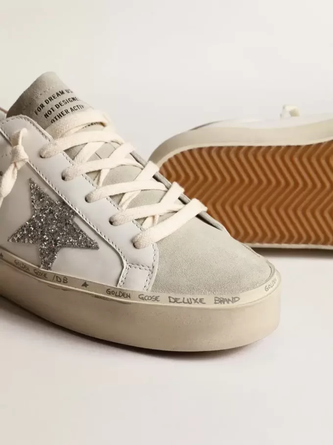 Hi Star para mujer con estrella plateada brillante y lengüeta del talón en nubuck gris paloma