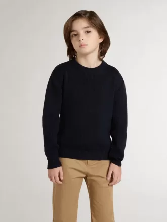 Jersey azul de cuello redondo para niño con las letras «Golden» en la espalda.