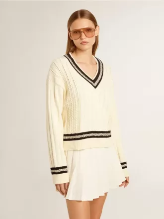 Jersey corto de mujer con diseño de trenzado, ribetes azules y cristales