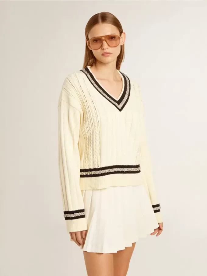 Jersey corto de mujer con diseño de trenzado, ribetes azules y cristales