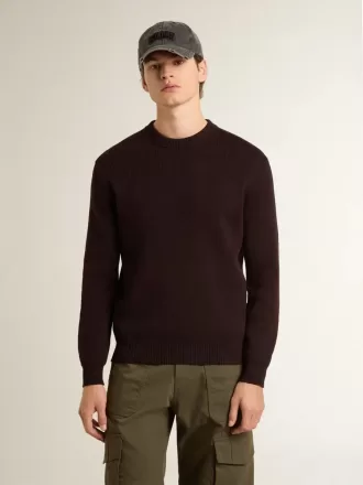 Jersey de cuello redondo marrón para hombre con las letras «Golden» en la espalda