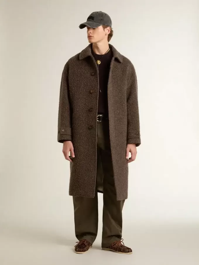 Jersey de cuello redondo marrón para hombre con las letras «Golden» en la espalda