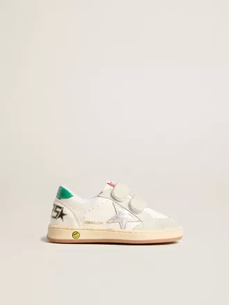 Junior Ball Star con estrella plateada y lengüeta de ante verde en el talón