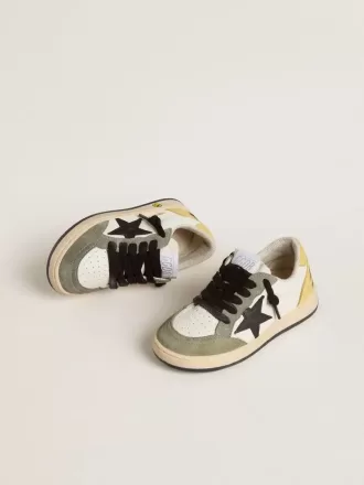 Junior Ball Star en napa blanca con inserciones de ante verde oscuro y estrella negra