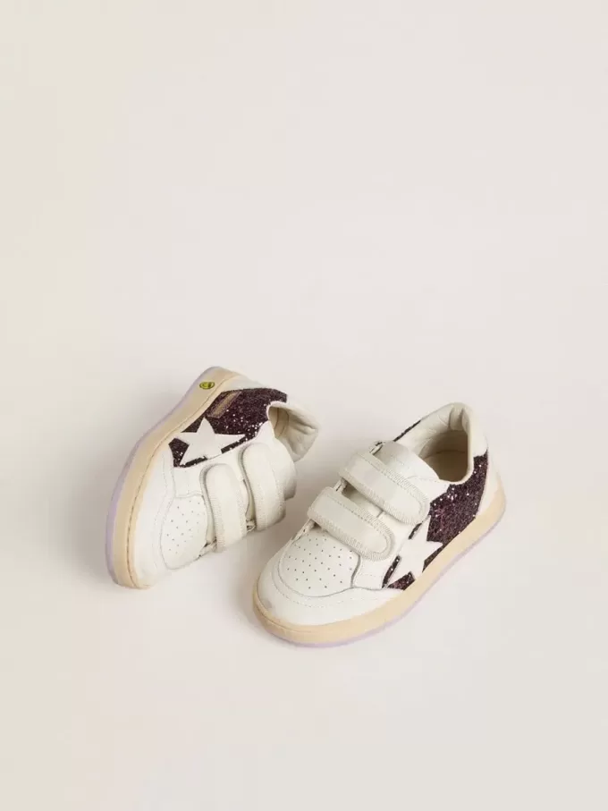 Junior Ball Star en purpurina morada con estrella y lengüeta en el talón de cuero blanco Junior Ball Star en purpurina morada con estrella y lengüeta en el talón de cuero blanco