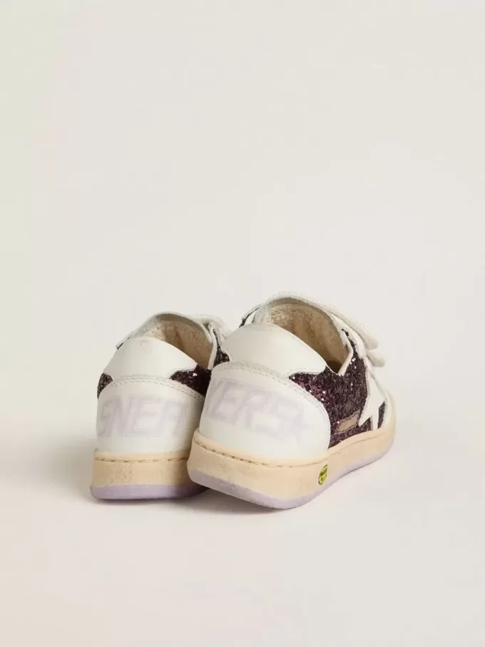 Junior Ball Star en purpurina morada con estrella y lengüeta en el talón de cuero blanco Junior Ball Star en purpurina morada con estrella y lengüeta en el talón de cuero blanco