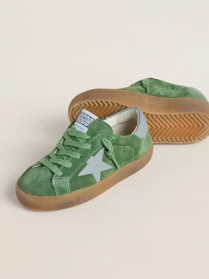 Junior Super-Star en ante verde con estrella azul claro y lengüeta en el talón