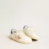 Junior Super-Star en piel napa con estrella beige y lengüeta azul en el talón