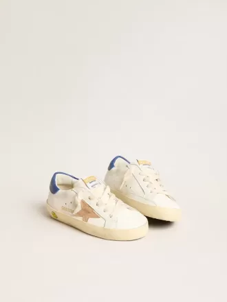 Junior Super-Star en piel napa con estrella beige y lengüeta azul en el talón