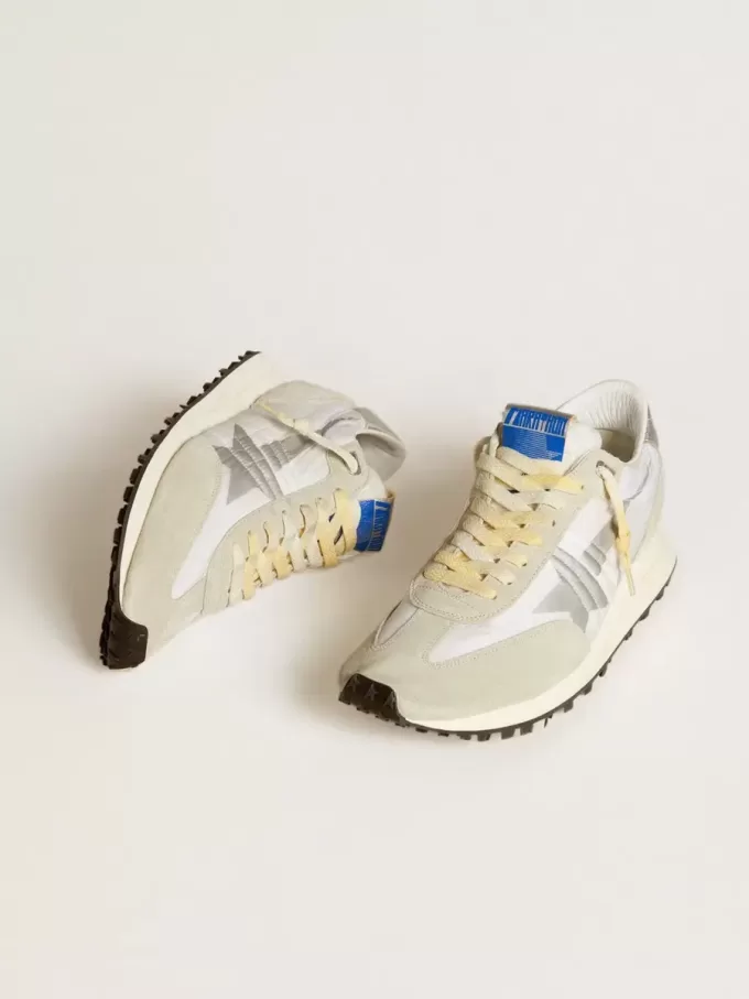 Marathon para hombre con parte superior de nailon blanco y estrella plateada. Marathon para hombre con parte superior de nailon blanco y estrella plateada.