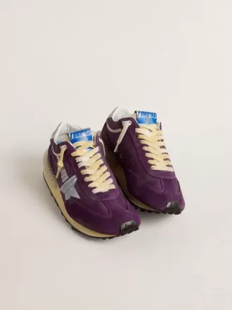 Marathon para hombre con parte superior de nailon morado y estrella blanca.