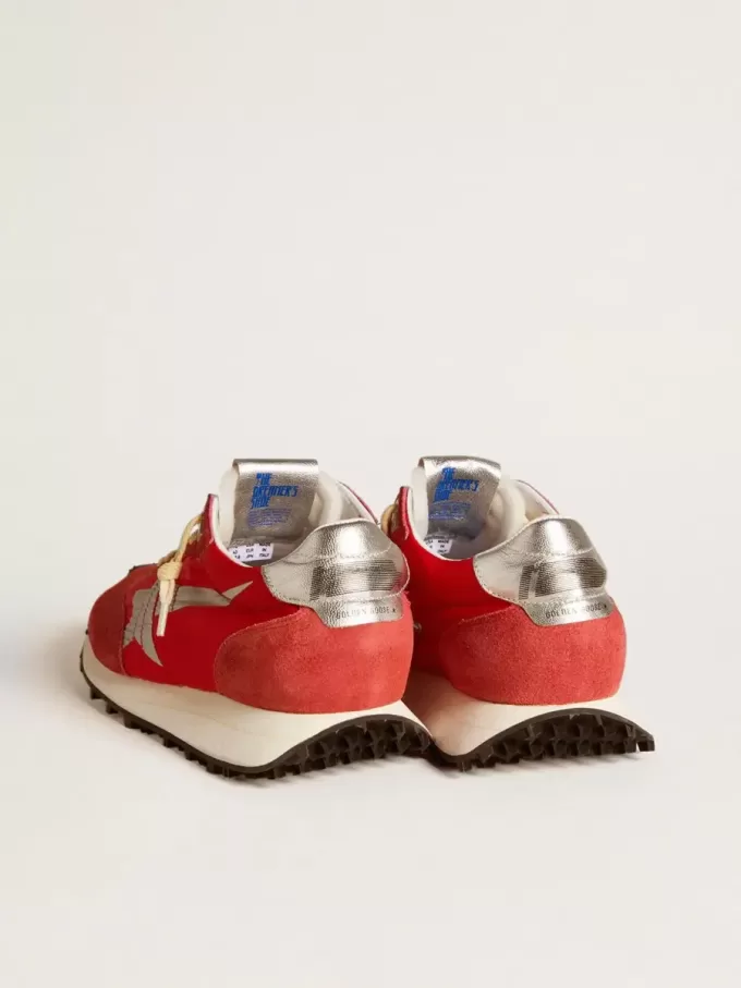 Marathon para hombre con parte superior de nailon rojo y estrella plateada Marathon para hombre con parte superior de nailon rojo y estrella plateada