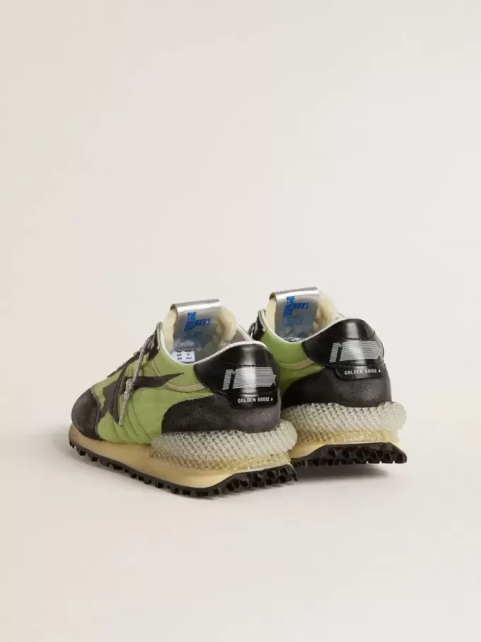 Marathon para hombre con parte superior de nailon verde y estrella negra