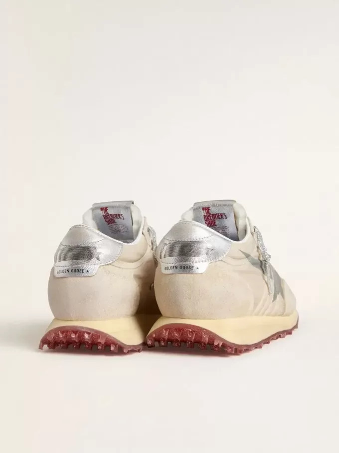 Marathon para mujer con parte superior de nailon beige y estrella gris