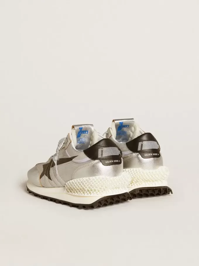 Marathon para mujer con parte superior de nailon ripstop plateado y estrella negra