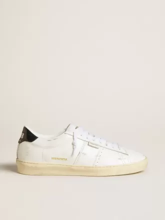 Matchstar en piel blanca con lengüeta del talón en piel azul oscuro