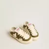 May Teen en cuero blanco y verde militar