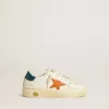 May Teen en nubuck con estrella naranja y lengüeta azul en el talón May Teen en nubuck con estrella naranja y lengüeta azul en el talón