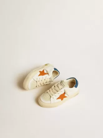 May Teen en nubuck con estrella naranja y lengüeta azul en el talón