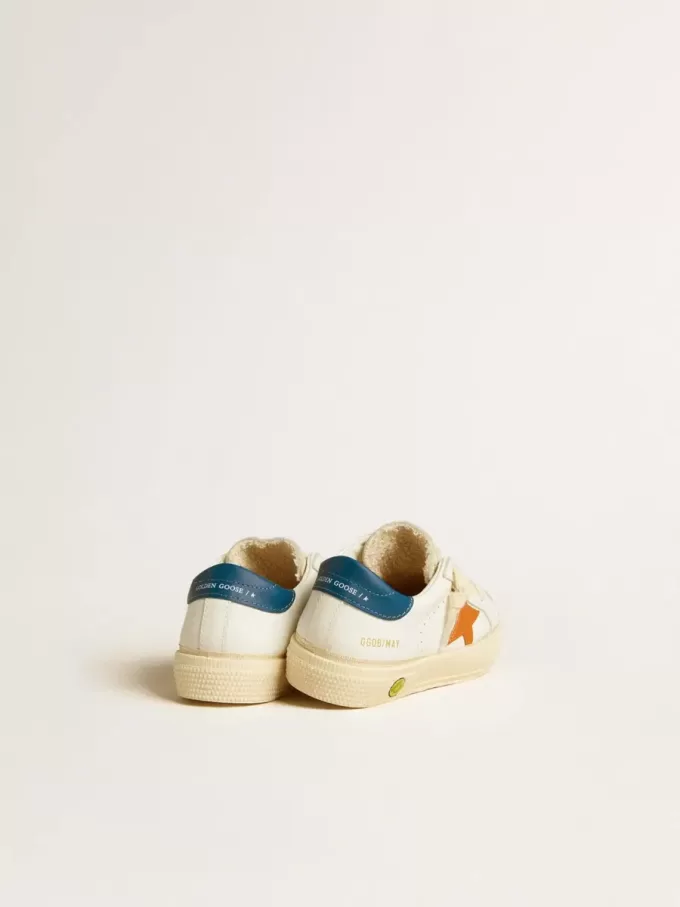 May Teen en nubuck con estrella naranja y lengüeta azul en el talón May Teen en nubuck con estrella naranja y lengüeta azul en el talón