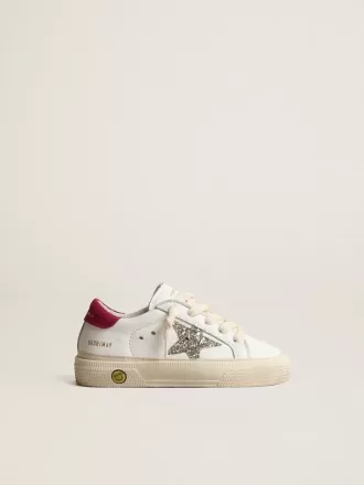 May Young en piel napa con estrella brillante platino y lengüeta magenta en el talón