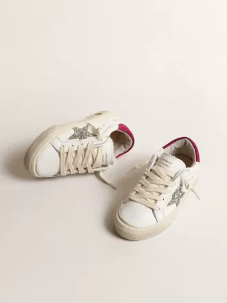 May Young en piel napa con estrella brillante platino y lengüeta magenta en el talón