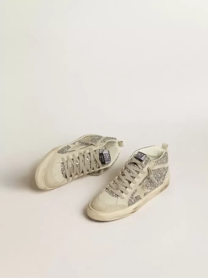 Mid Star en plata brillante con estrella y destello en ante gris hielo