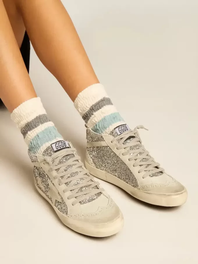 Mid Star en plata brillante con estrella y destello en ante gris hielo