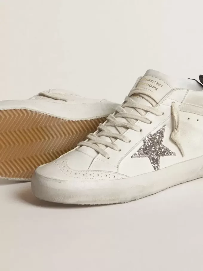 Mid Star para mujer con estrella plateada brillante y lengüeta laminada negra en el talón