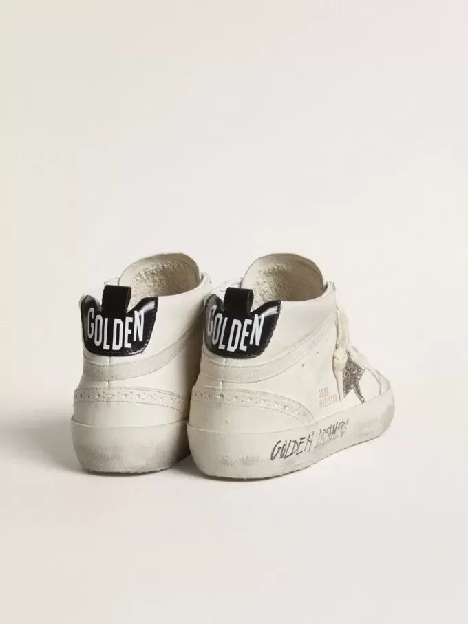 Mid Star para mujer con estrella plateada brillante y lengüeta laminada negra en el talón