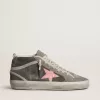Mid Star para mujer en ante gris con estrella de piel laminada rosa. Mid Star para mujer en ante gris con estrella de piel laminada rosa.