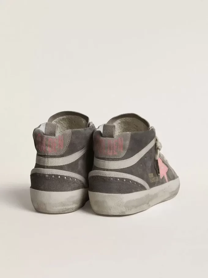 Mid Star para mujer en ante gris con estrella de piel laminada rosa. Mid Star para mujer en ante gris con estrella de piel laminada rosa.