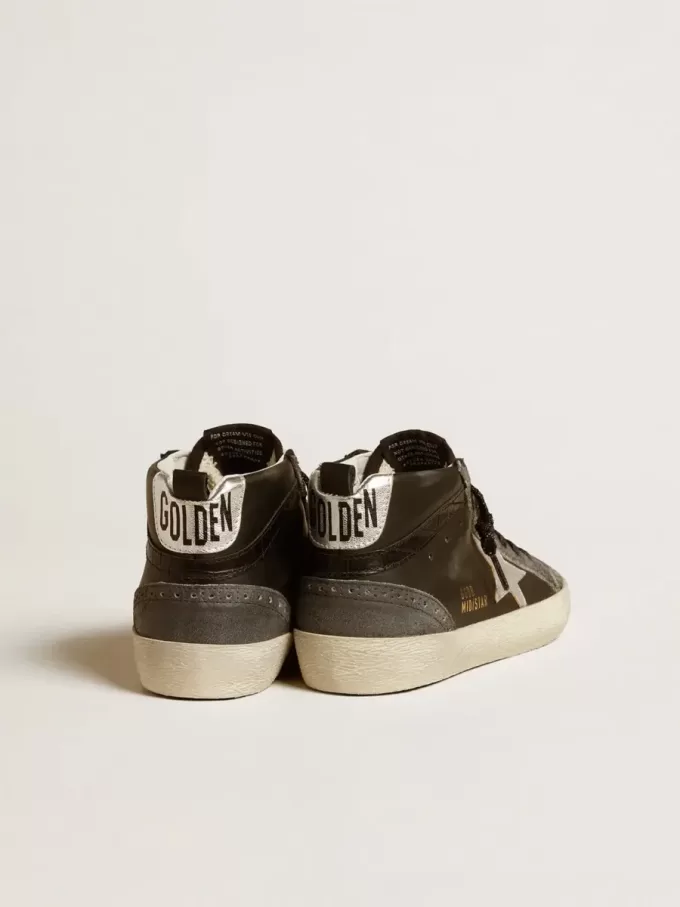 Mid Star para mujer en piel negra con estrella de piel metalizada plateada