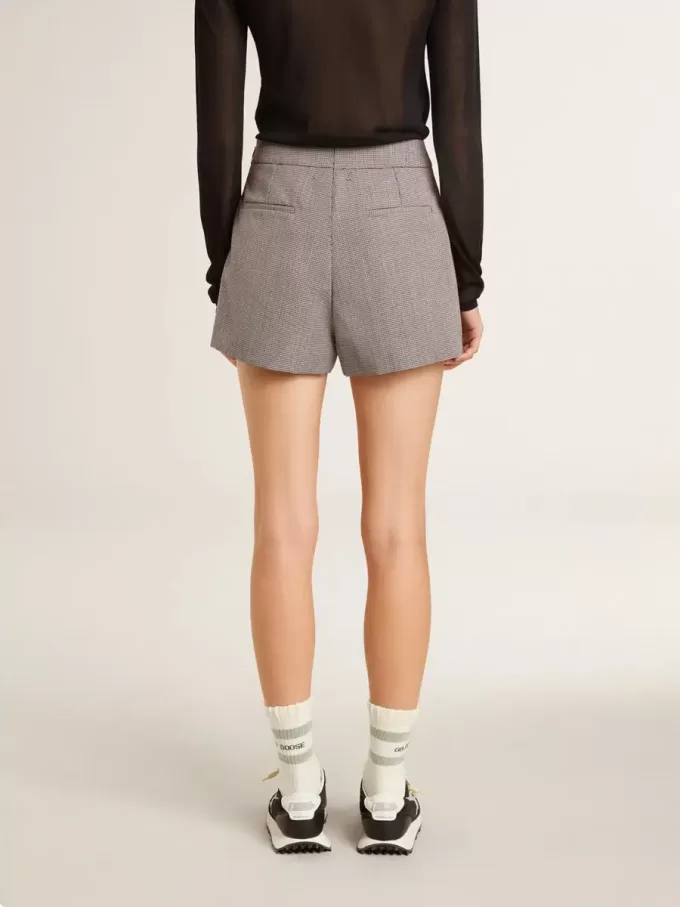 Mini shorts grises de mujer en lana con estampado de pata de gallo Mini shorts grises de mujer en lana con estampado de pata de gallo