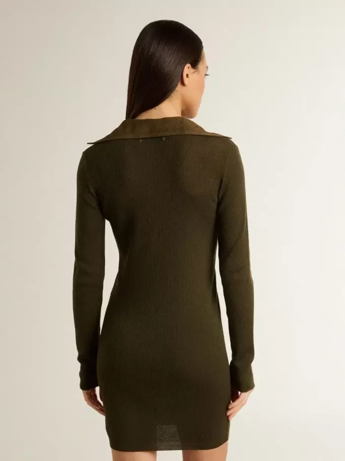 Minivestido de lana verde militar con detalles de cuero