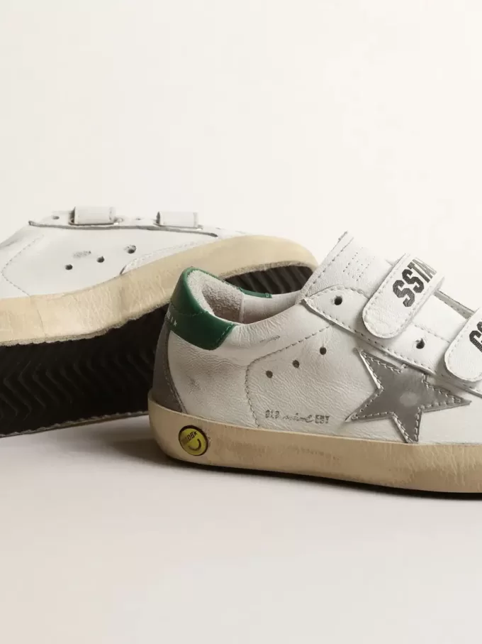 Old School Young con estrella de piel metalizada y lengüeta verde en el talón Old School Young con estrella de piel metalizada y lengüeta verde en el talón