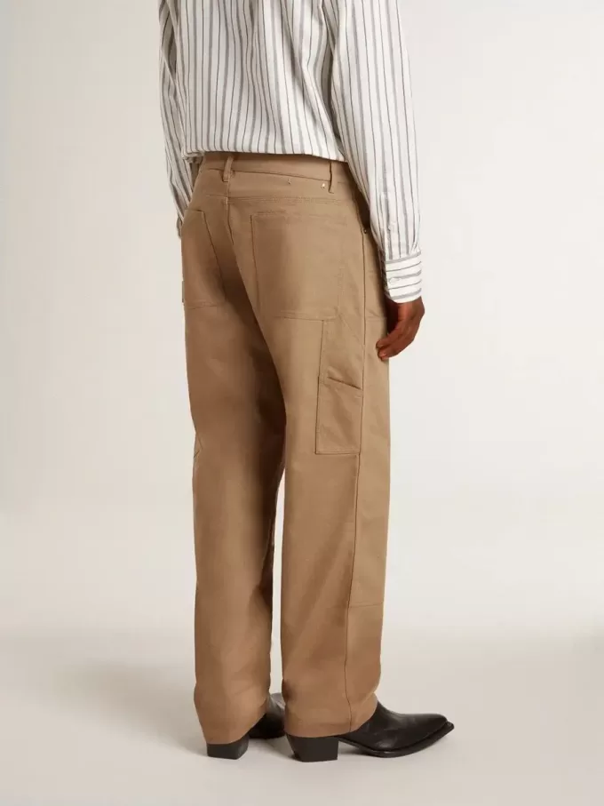 Pantalones beige para hombre con parches